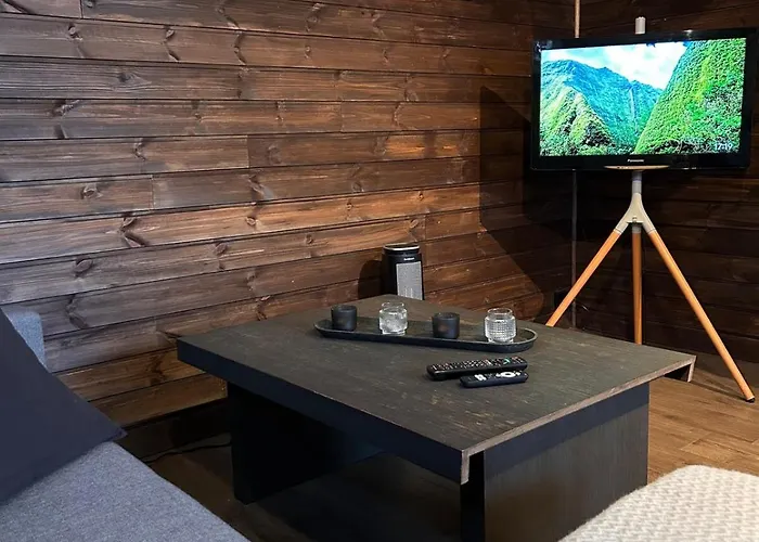 Modern In Amazing Hiking Area! Gol